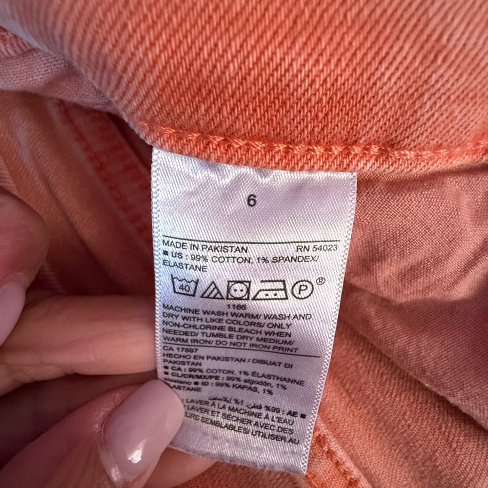 Old Navy Coral Denim Roll-Hem Shorts - Picture 3 of 4